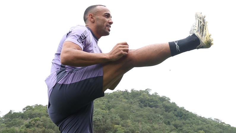 Marçal realiza exames médicos no joelho, e Botafogo aguarda resultado