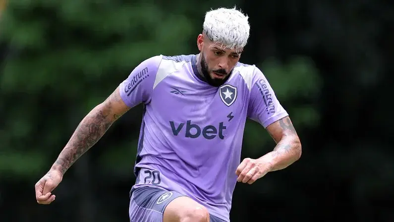 Cruzeiro nega interesse em Alexander Barboza, zagueiro do Botafogo