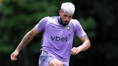 Cruzeiro nega interesse em Alexander Barboza, zagueiro do Botafogo Cruzeiro nega interesse em Alexander Barboza, zagueiro do Botafogo