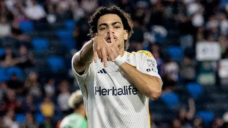 Botafogo renova empréstimo de Matheus Nascimento para o LA Galaxy