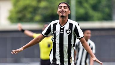 Com dois do sub-20 e sem Bastos, Botafogo divulga relacionados para enfrentar o Bangu Com dois do sub-20 e sem Bastos, Botafogo divulga relacionados para enfrentar o Bangu