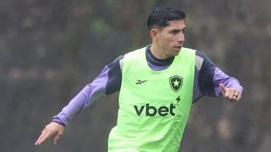 Proposta do Fluminense por Savarino, do Botafogo, prevê aumento salarial e contrato de pelo menos quatro anos Proposta do Fluminense por Savarino, do Botafogo, prevê aumento salarial e contrato de pelo menos quatro anos