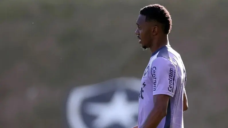 Com sondagens do exterior e da Série A, Jeffinho não fica no Botafogo para 2026