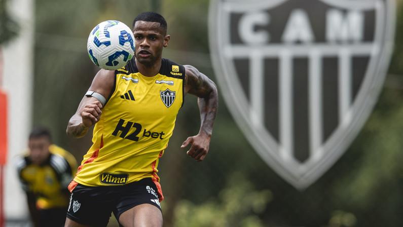 Ex-Botafogo, Júnior Santos disputa jogo festivo mesmo estando em recuperação de lesão, e Atlético-MG promete punição
