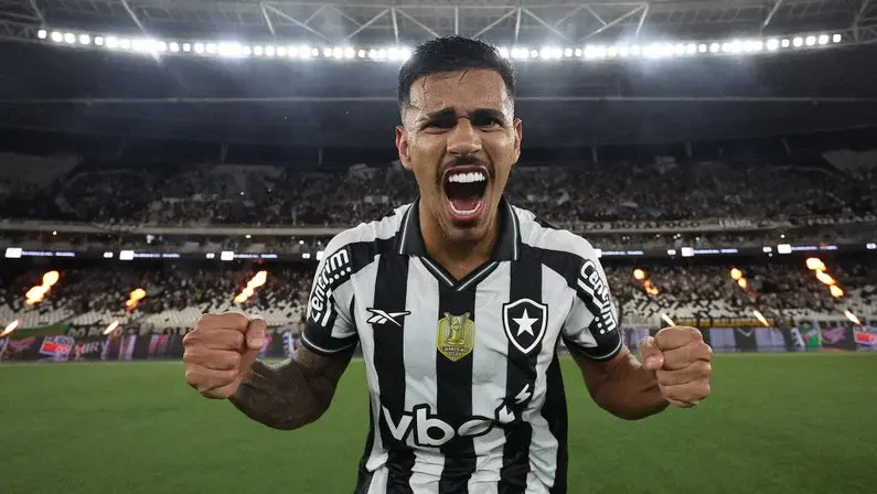 Zenit e CSKA entram na disputa por David Ricardo do Botafogo
