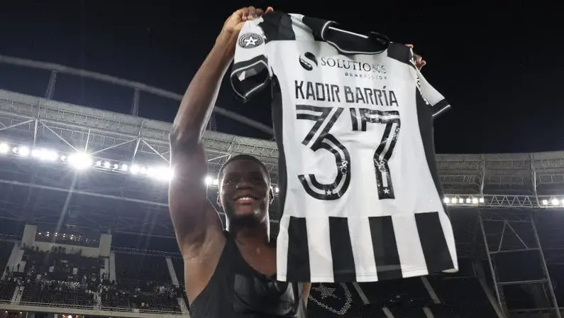 Kadir do Botafogo viaja ao Panamá para estreia na seleção principal