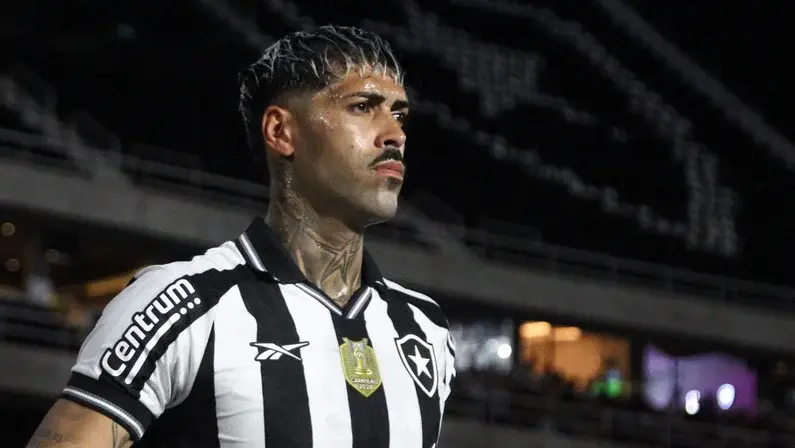 Em negociações para renovar com Botafogo, Alexander Barboza deve receber proposta dos Emirados