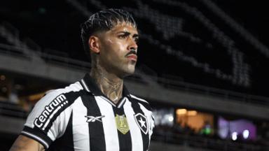Em negociações para renovar com Botafogo, Alexander Barboza deve receber proposta dos Emirados Em negociações para renovar com Botafogo, Alexander Barboza deve receber proposta dos Emirados