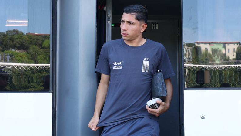 Savarino não consegue deixar Venezuela após ataque dos EUA e vai se atrasar para reapresentação do Botafogo