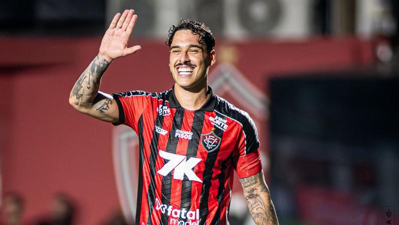 Emprestado pelo Botafogo, Lucas Halter não chega a acordo salarial com Vitória e tem futuro indefinido