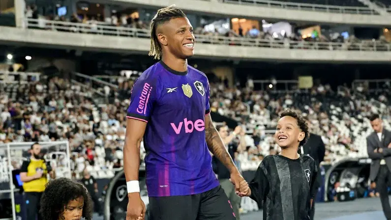 Palmeiras recebe ofício do Botafogo dizendo que Danilo não está à venda