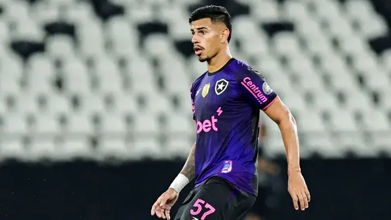 São Paulo quer David Ricardo, mas Botafogo prefere venda para Europa