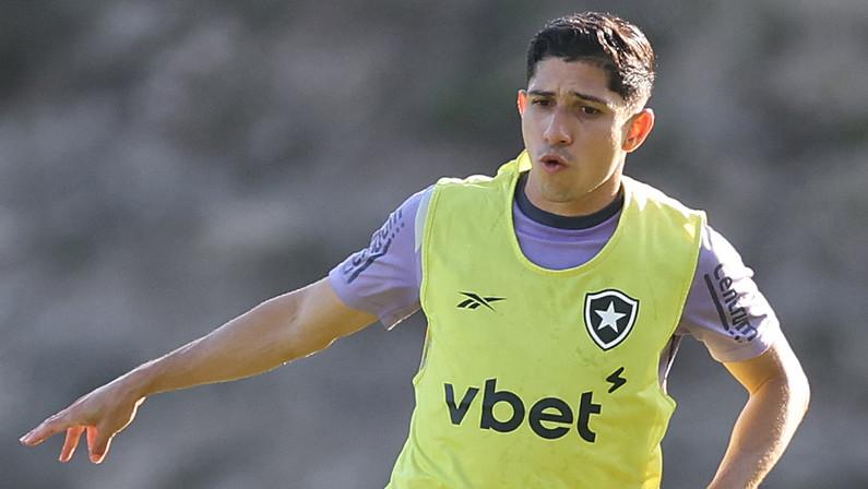 Botafogo e Fluminense acertam troca de Savarino por Wallace Davi, mas falta aprovação do venezuelano