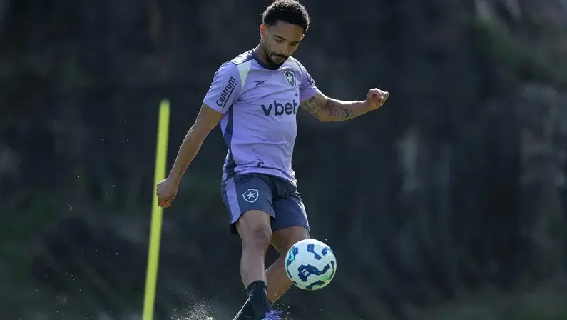 Atlético-MG promete titularidade a Vitinho do Botafogo