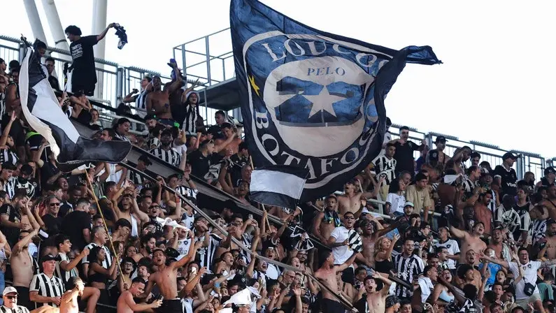 Organizadas do Botafogo se reúnem com diretores da SAF