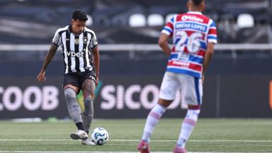 Ex-técnico de Gabriel Bahia se surpreende por zagueiro não vingar no Botafogo: ‘Achei que fosse jogar direto e explodir’ Ex-técnico de Gabriel Bahia se surpreende por zagueiro não vingar no Botafogo: ‘Achei que fosse jogar direto e explodir’
