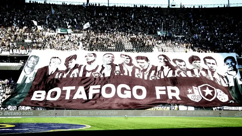 Torcida do Botafogo vota por retirar Marlon Freitas do bandeirão de ídolos; Jefferson será inserido