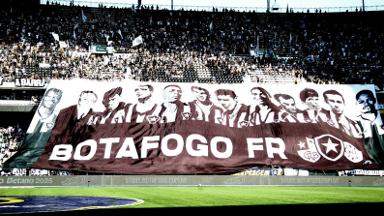 Torcida do Botafogo vota por retirar Marlon Freitas do bandeirão de ídolos; Jefferson será inserido Torcida do Botafogo vota por retirar Marlon Freitas do bandeirão de ídolos; Jefferson será inserido