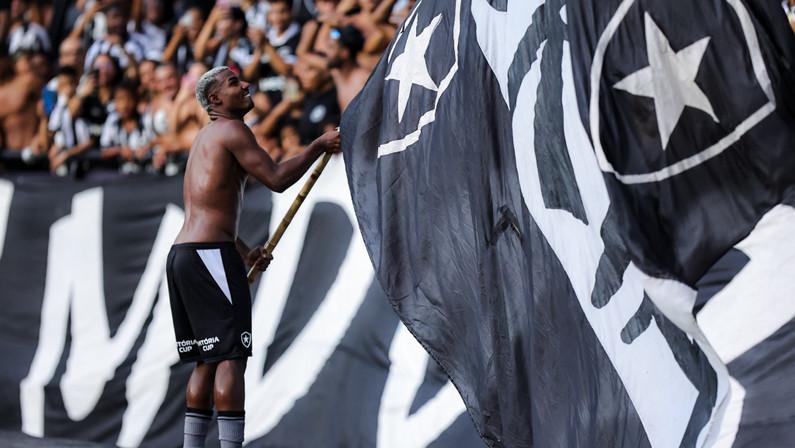 Em fim de contrato, Cuiabano posta vídeo e agradece ao Botafogo: ‘Sentimento que essa história não acaba aqui’