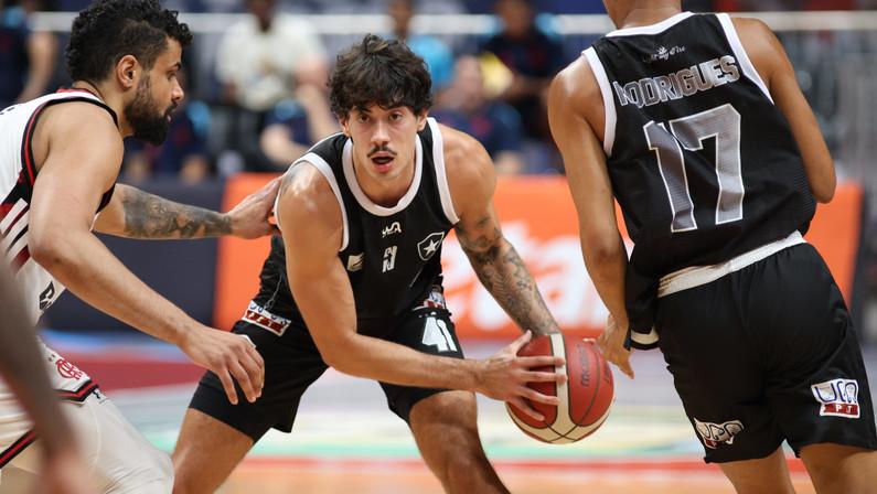 Botafogo é superado pelo Flamengo com facilidade no Maracanãzinho e perde a 8ª seguida no NBB