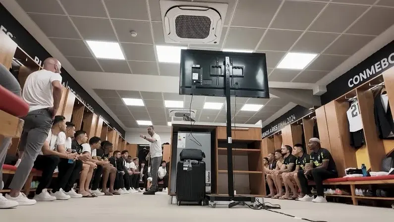 Artur Jorge emociona Botafogo com discurso inspirador na final da Libertadores