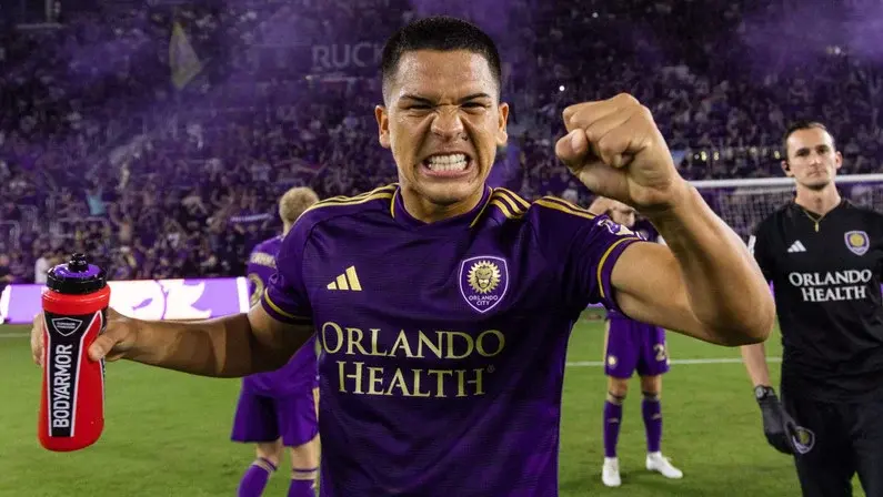 Botafogo é um dos clubes na briga por César Araújo, volante ex-Orlando City, diz rádio uruguaia