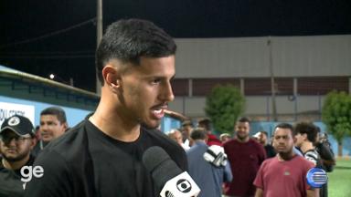 David Ricardo faz avaliação positiva de ano no Botafogo e brinca: ‘Caiu uma bomba na minha mão e pude aproveitar bem a oportunidade’ David Ricardo faz avaliação positiva de ano no Botafogo e brinca: ‘Caiu uma bomba na minha mão e pude aproveitar bem a oportunidade’