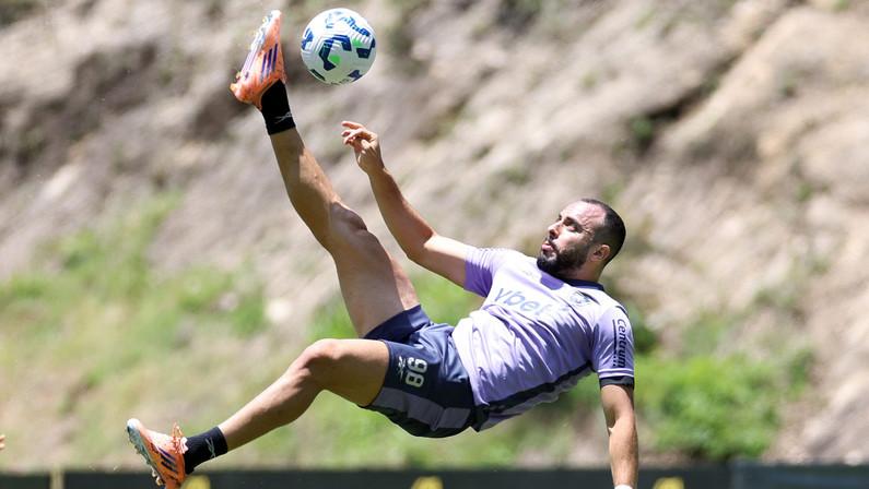Botafogo desconhece proposta do Torino por Arthur Cabral; italianos negociam por David Ricardo