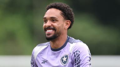 Programa diz que Vitinho é oferecido ao Cruzeiro e William interessa ao Botafogo Programa diz que Vitinho é oferecido ao Cruzeiro e William interessa ao Botafogo
