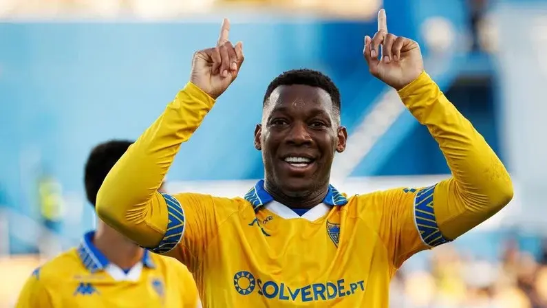 Remo negocia contratação de Patrick de Paula, devolvido pelo Estoril