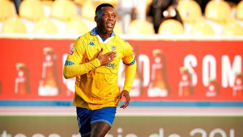 Estoril negocia devolução de Patrick de Paula ao Botafogo; volante é alvo de clubes brasileiros