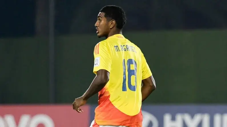 Botafogo e Cruzeiro têm interesse em meia do Junior Barranquilla de 16 anos, diz jornalista colombiano