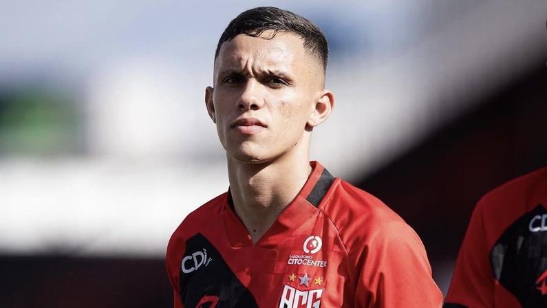 Atlético-GO rejeita R$ 7 milhões do Botafogo e fecha venda de Yuri Alves para Red Bull Bragantino