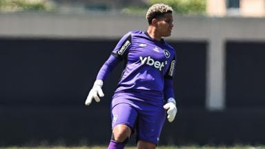 Botafogo divulga nota oficial em repúdio a ataques racistas e homofóbicos contra goleira do clube Botafogo divulga nota oficial em repúdio a ataques racistas e homofóbicos contra goleira do clube