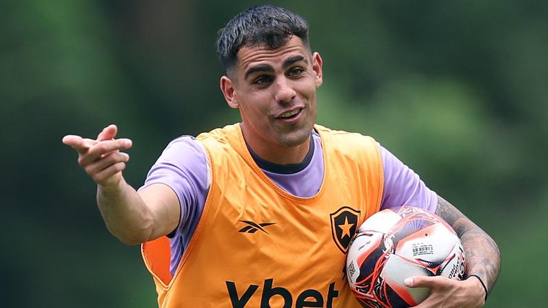 Villalba, Ythallo e Riquelme fora contra o Volta Redondo; clube aguarda inscrição