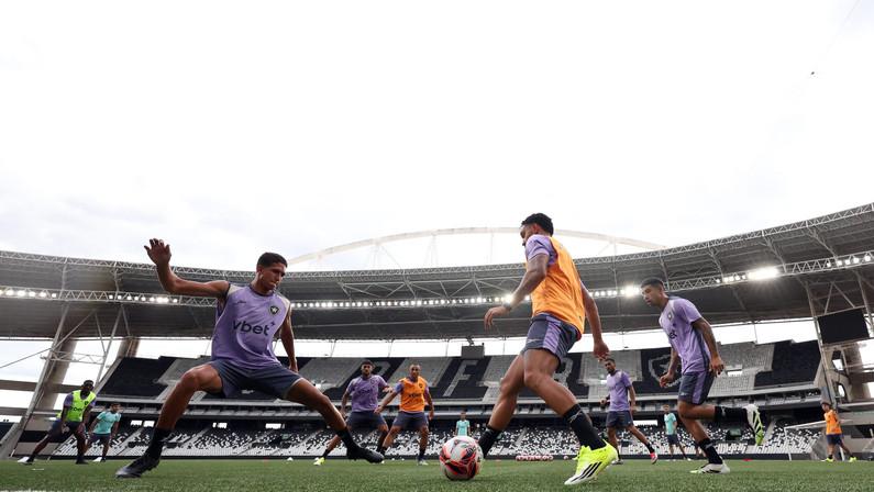 Comentarista: 'Botafogo parece ter planejamento nessa temporada, diferente do ano passado'