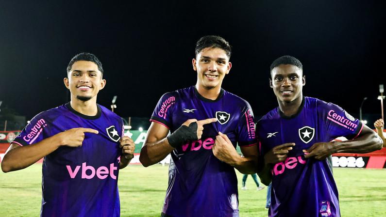 Botafogo deve escalar time base com jovens da base contra o Sampaio Corrêa