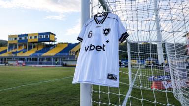 Botafogo e Centrum não renovam contrato; clube busca novo patrocinador para a manga Botafogo e Centrum não renovam contrato; clube busca novo patrocinador para a manga