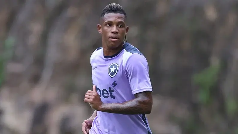 Flamengo tem interesse em Danilo, volante do Botafogo