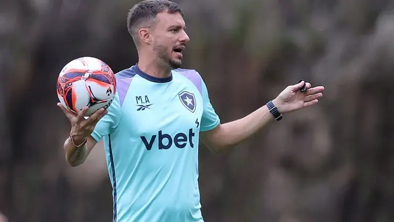 Técnico do Botafogo, Anselmi foi oferecido e descartado pelo Cruzeiro