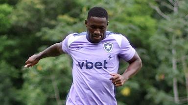 Neto e Bastos voltam de lesão e ficam disponíveis para Botafogo x Volta Redonda, diz treinador Neto e Bastos voltam de lesão e ficam disponíveis para Botafogo x Volta Redonda, diz treinador