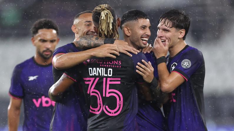 Botafogo vence Bangu com tranquilidade e segue líder no Carioca
