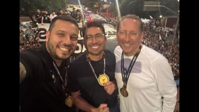 Alessandro Brito homenageia Thairo Arruda ao deixar o Botafogo