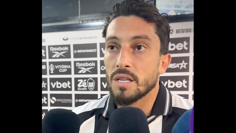 Telles pede respeito e celebra goleada: 'Surpreendemos a todos'