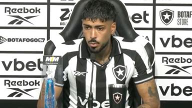 Alexander Barboza planeja renovar: ‘Tive várias propostas, mas a prioridade é ficar no Botafogo’ Alexander Barboza planeja renovar: ‘Tive várias propostas, mas a prioridade é ficar no Botafogo’