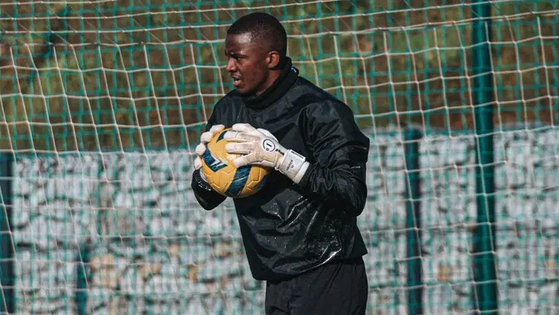 Flamengo entra na briga com Botafogo pela contratação do goleiro Andrew