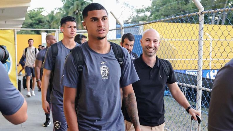 Botafogo escalado para jogo com Sampaio Corrêa pelo Carioca, com Raul no gol e Rogério na lateral