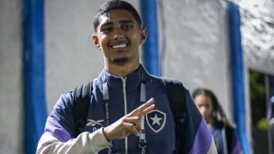 Copinha: Botafogo escalado com time alternativo para jogo com Juventude na 3ª fase; banco tem apenas 3 atletas Copinha: Botafogo escalado com time alternativo para jogo com Juventude na 3ª fase; banco tem apenas 3 atletas
