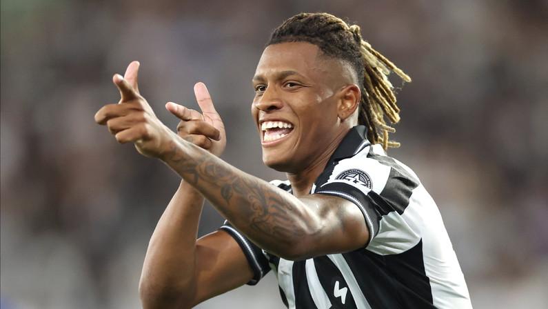 Danilo, do Botafogo, segue na liderança da corrida pela Bola de Ouro do Brasileirão