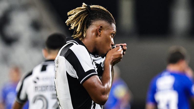 Danilo foi pego de surpresa com chance de voltar ao Forest e planeja ficar no Botafogo